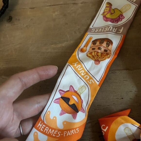Hermès Orange and White ice cream summer Twilly Scarf - Picture 4 of 7